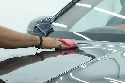 Polishing a glossy car surface